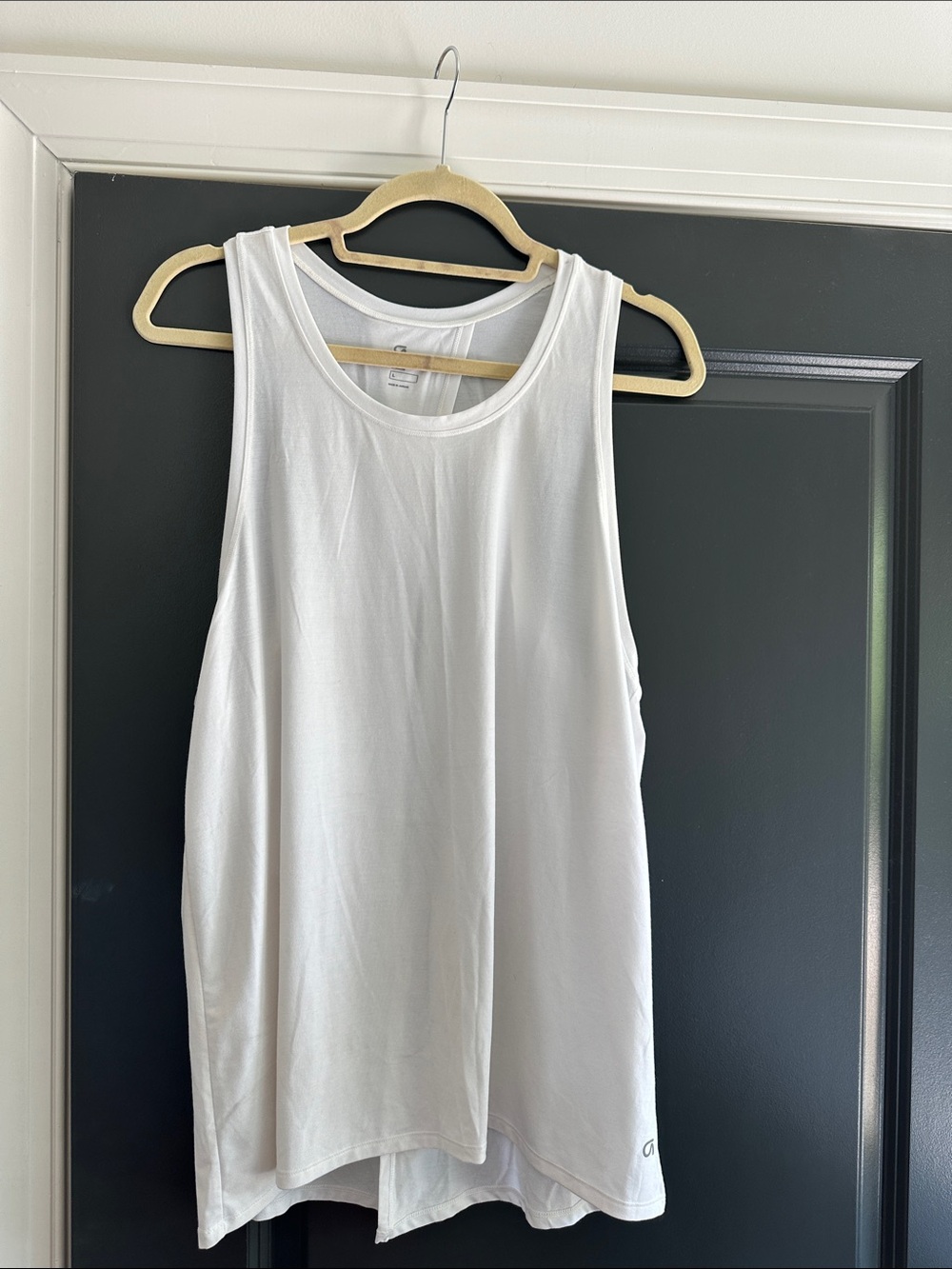 GAP White Sleeveless Tank Top